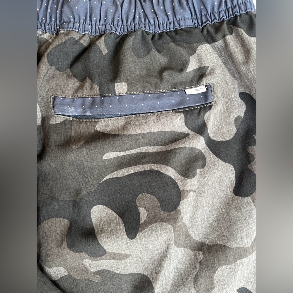 VUORI Banks Shorts 8" Gray/Black Camo Unlined Hybrid Stretch Pockets Size M - Picture 4 of 5